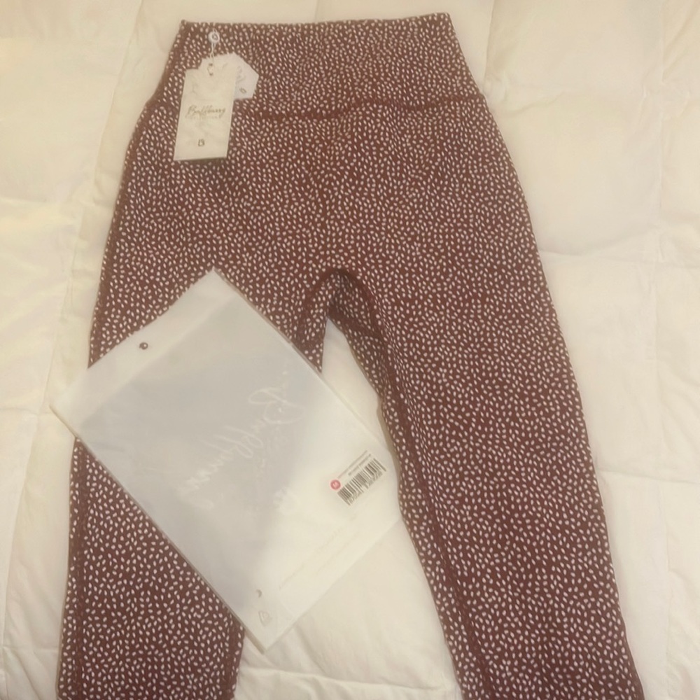 M leggings legacy- vineyard red bossy